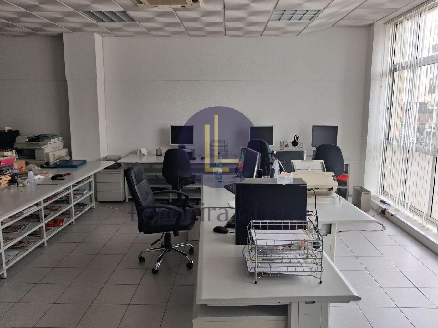 Lote de Equipamento/ mobili&aacute;rio escrit&oacute;rio e equipamento inform&aacute;tico (Proc 1202/26.5T8BRR)