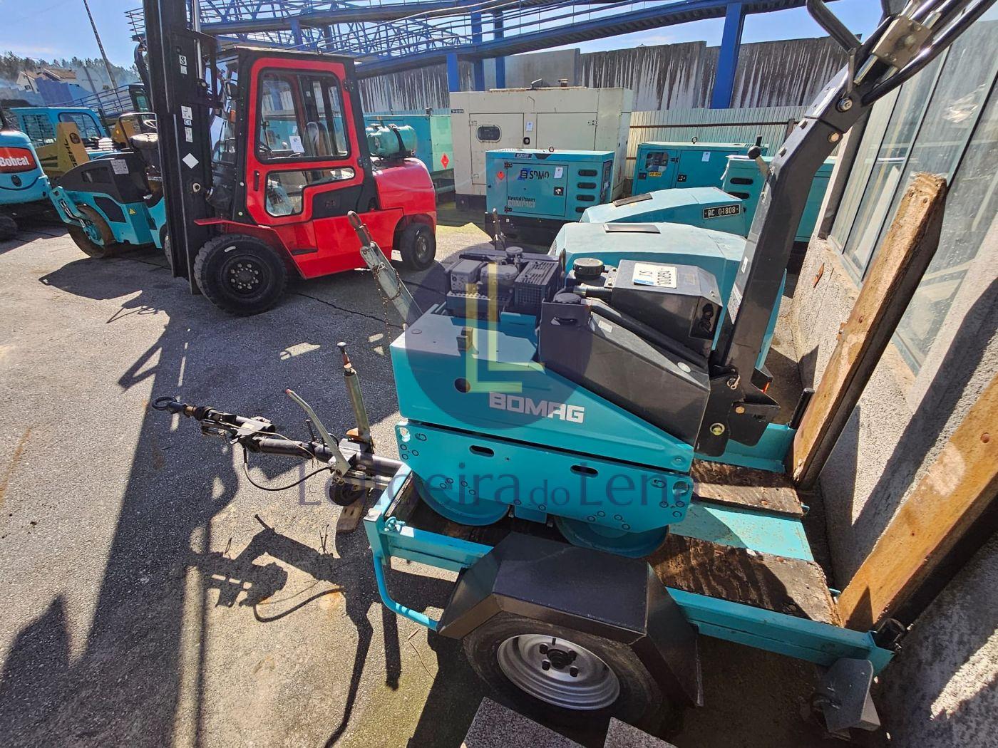 V22 - COMPACTADOR VIBRAT&Oacute;RIO BOMAG